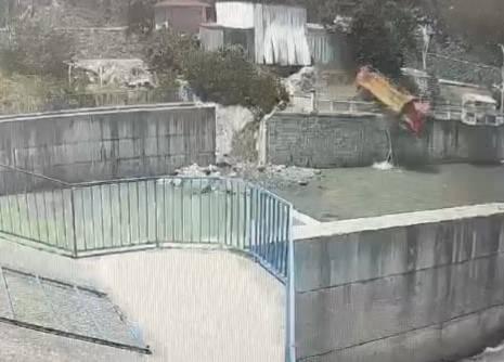 Gaziantep'te can pazarı! Yaya çarpan servise arkadan gelen servis çarptı: Yaralılar var