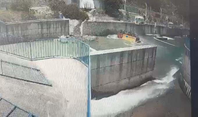 Gaziantep'te can pazarı! Yaya çarpan servise arkadan gelen servis çarptı: Yaralılar var