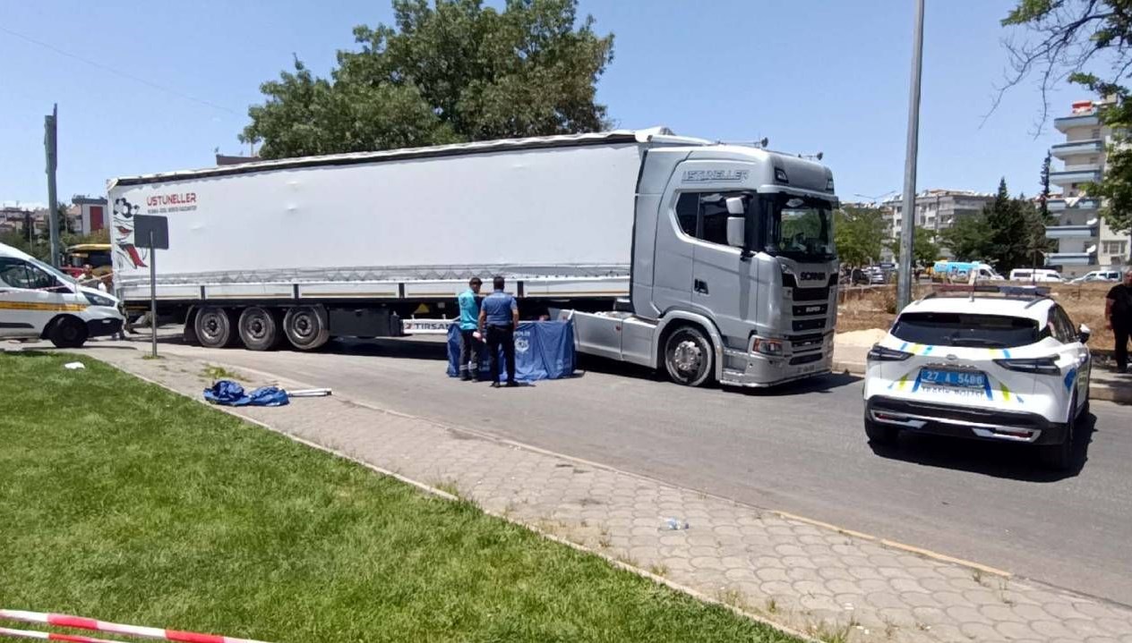 Gaziantep'te feci kaza: TIR’ın çarptığı motosikletteki iki kişi öldü