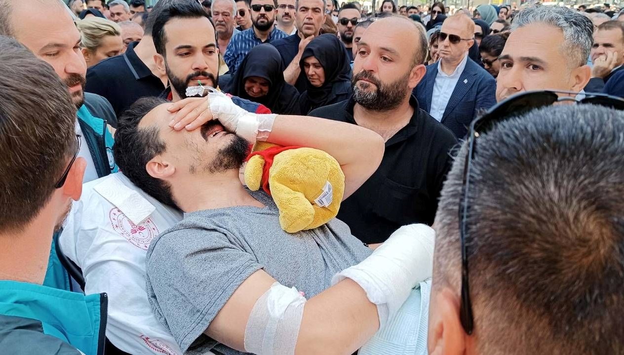 Gaziantep'te Feci Kazada Ölen Eşi ve İki Çocuğunun Cenazesine Sedye ile Getirildi