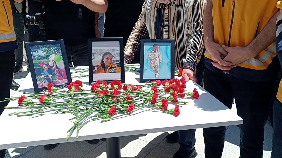 Kazada hayatlarını kaybeden aile üyeleri ÇOCUKLARININ PELUŞ BEBEKLERİNE SARILDI