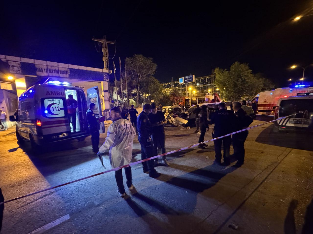 Gaziantep’te iki araç kafa kafaya çarpıştı: 5 ölü, 2 yaralı