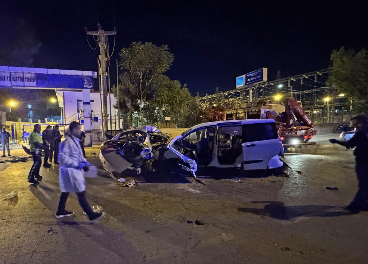 Gaziantep’te iki araç kafa kafaya çarpıştı: 5 ölü, 2 yaralı