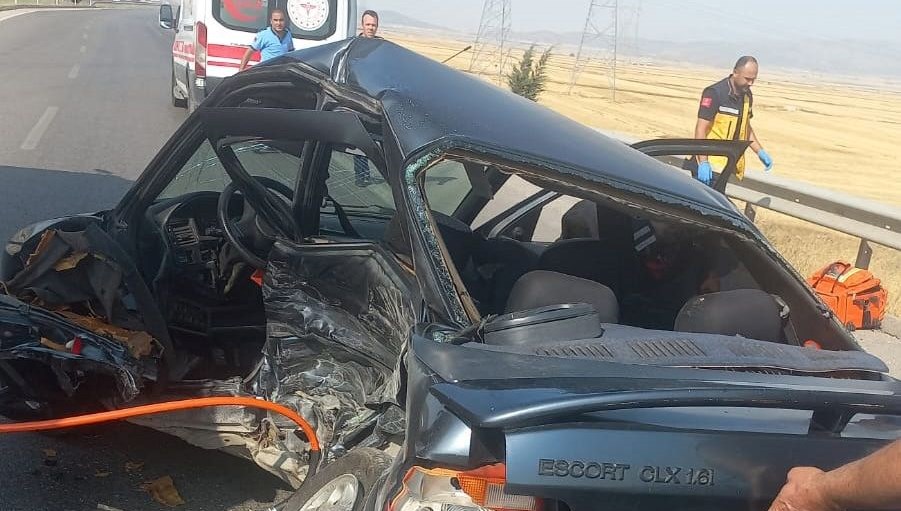 Gaziantep'te iki otomobil çarpıştı: 1 ölü, 1 yaralı