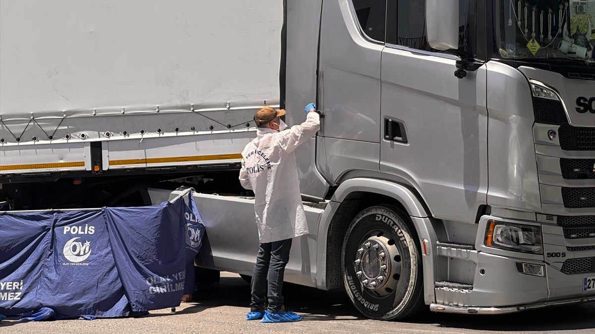Gaziantep'te tır motosiklete çarptı: 2 ölü