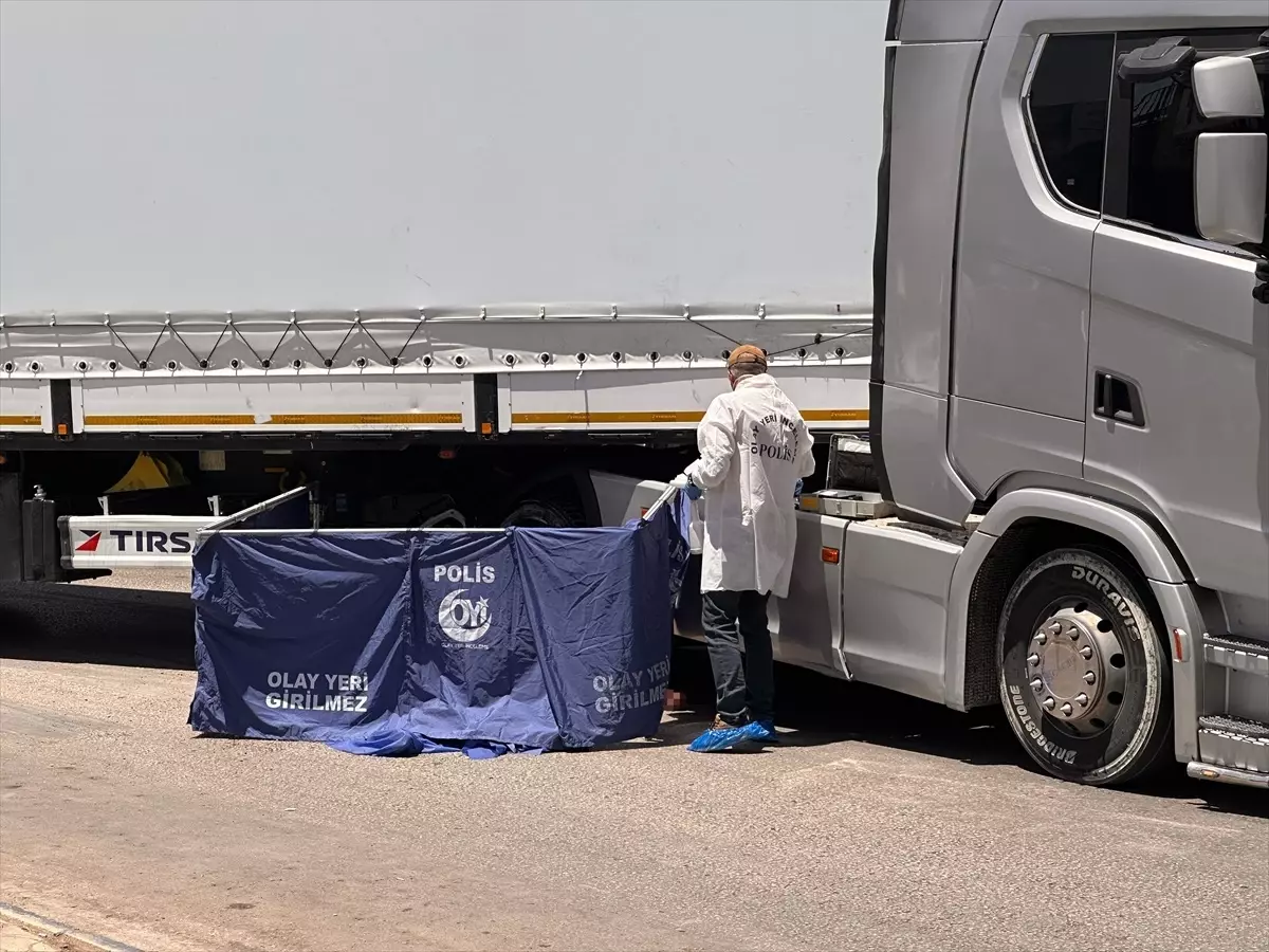 Gaziantep'te Tırın Çarptığı Motosikletteki 2 Kişi Öldü
