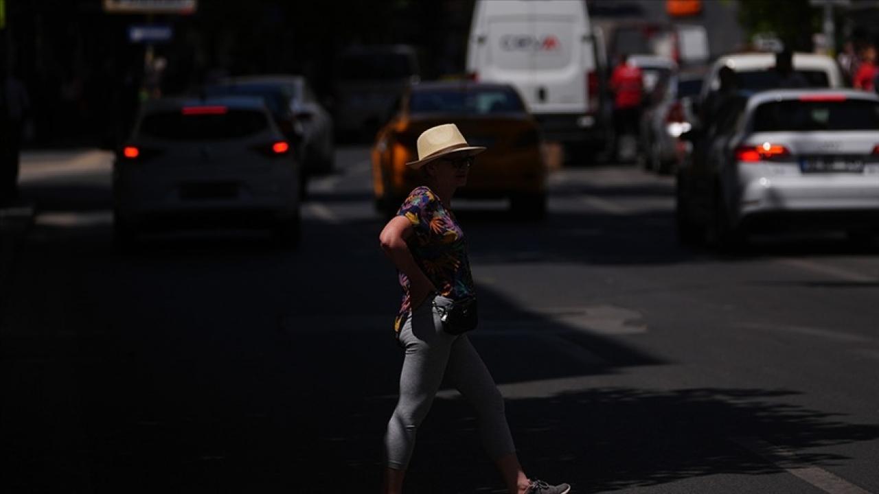 Hava Sıcaklığı Dün 22 İlde 40 Dereceyi Aştı!