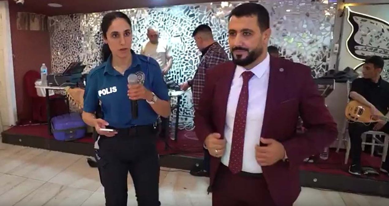 Kadın polisin Suriyelilerin düğününde yaptığı anons sosyal medyada gündem oldu