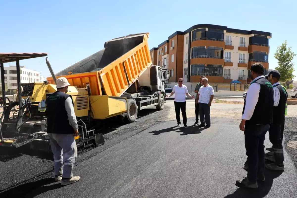Nizip'te Sıcak Asfalt Çalışmaları Devam Ediyor