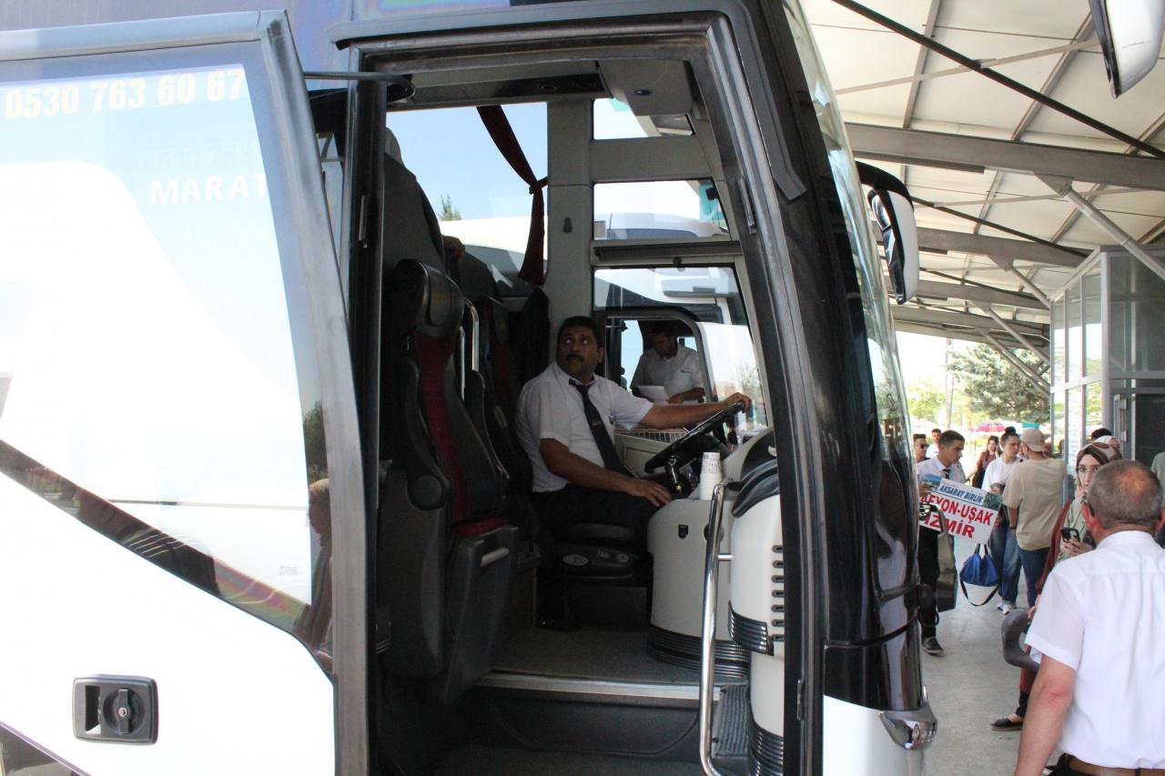 Otobüse yolcu olarak binen sivil komiser, şoföre cezayı kesti!