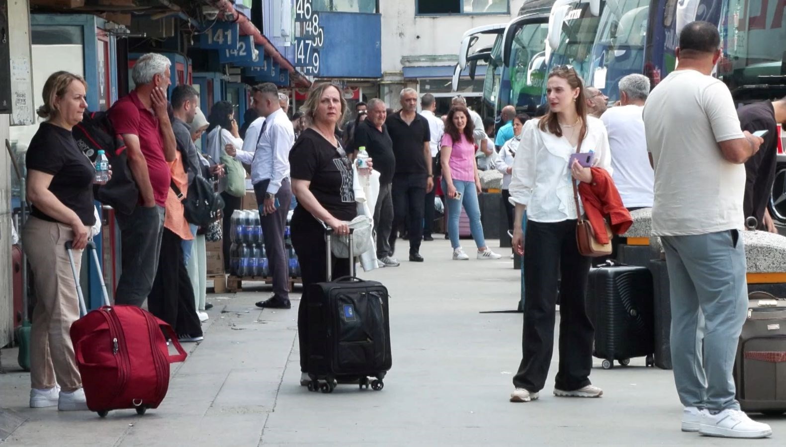 Otogarda bayram hareketliliği başladı: Biletlerin büyük bölümü tükendi