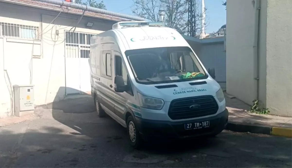 Pencereden Düşen 2 Aylık Hamile Kadın Hayatını Kaybetti