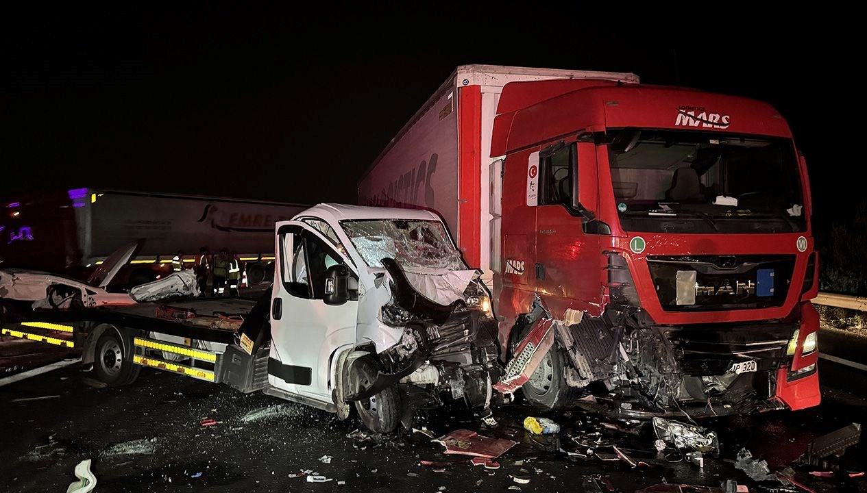 Adana'da Zincirleme Trafik Kazası: 8 Yaralı