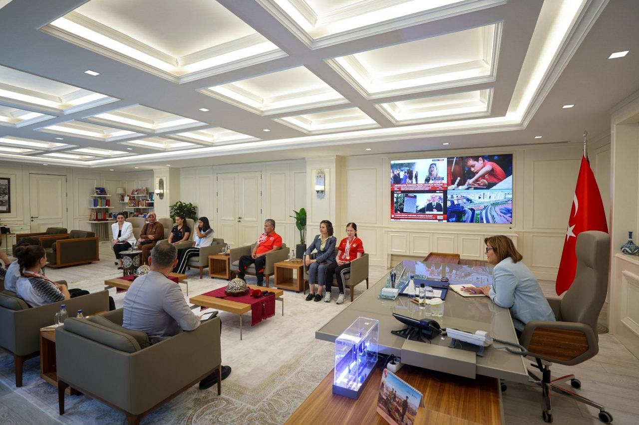 Gaziantep'in Başarılı Sporcuları Fatma Şahin ile Buluştu