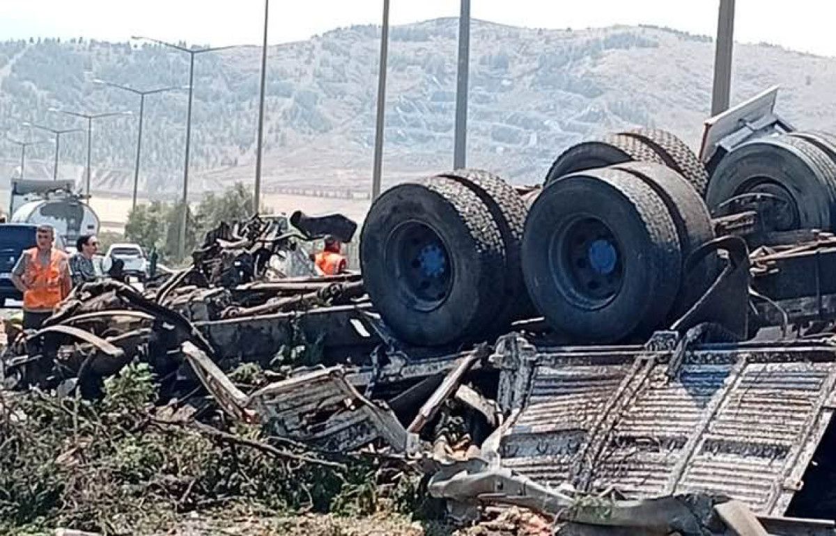 Gaziantep'te Tanker ve Çekici Çarpıştı: 2 Ölü
