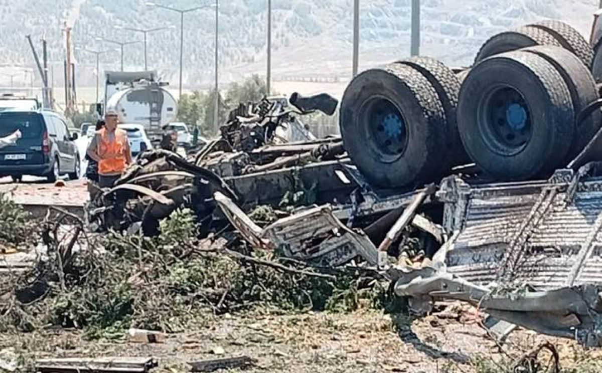 Gaziantep'te Tanker ve Çekici Çarpıştı: 2 Ölü