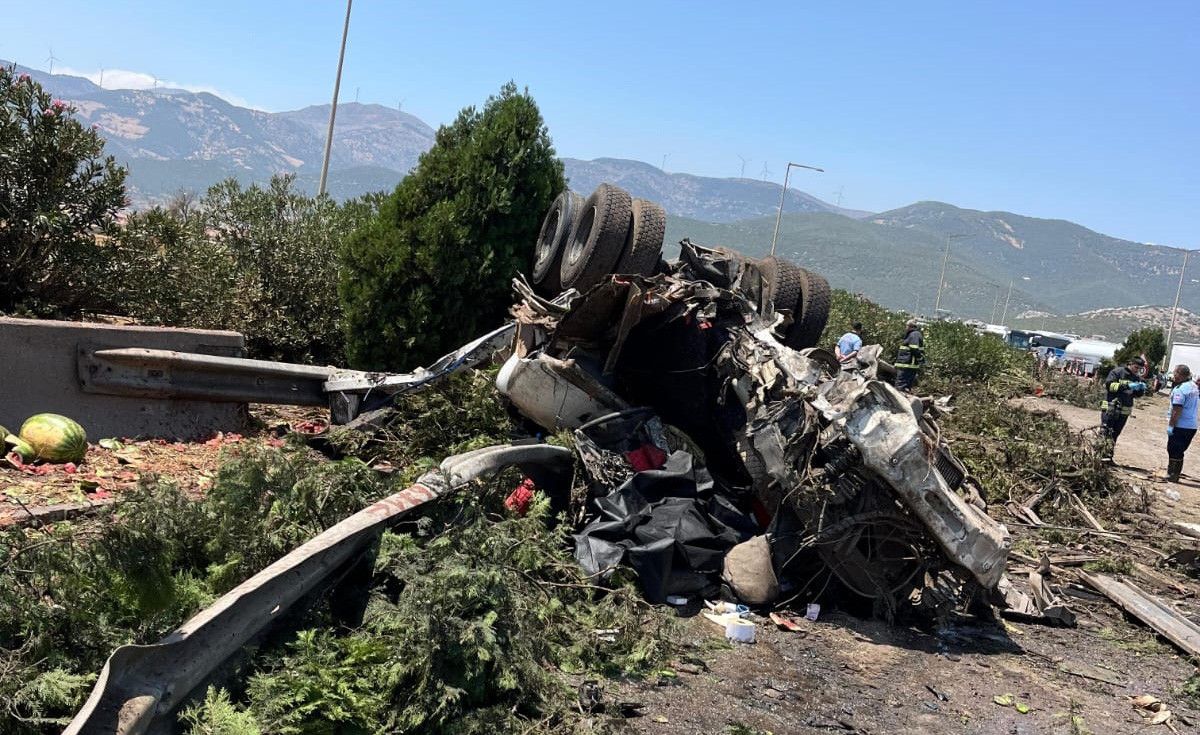 Gaziantep'te Tanker ve Çekici Çarpıştı: 2 Ölü