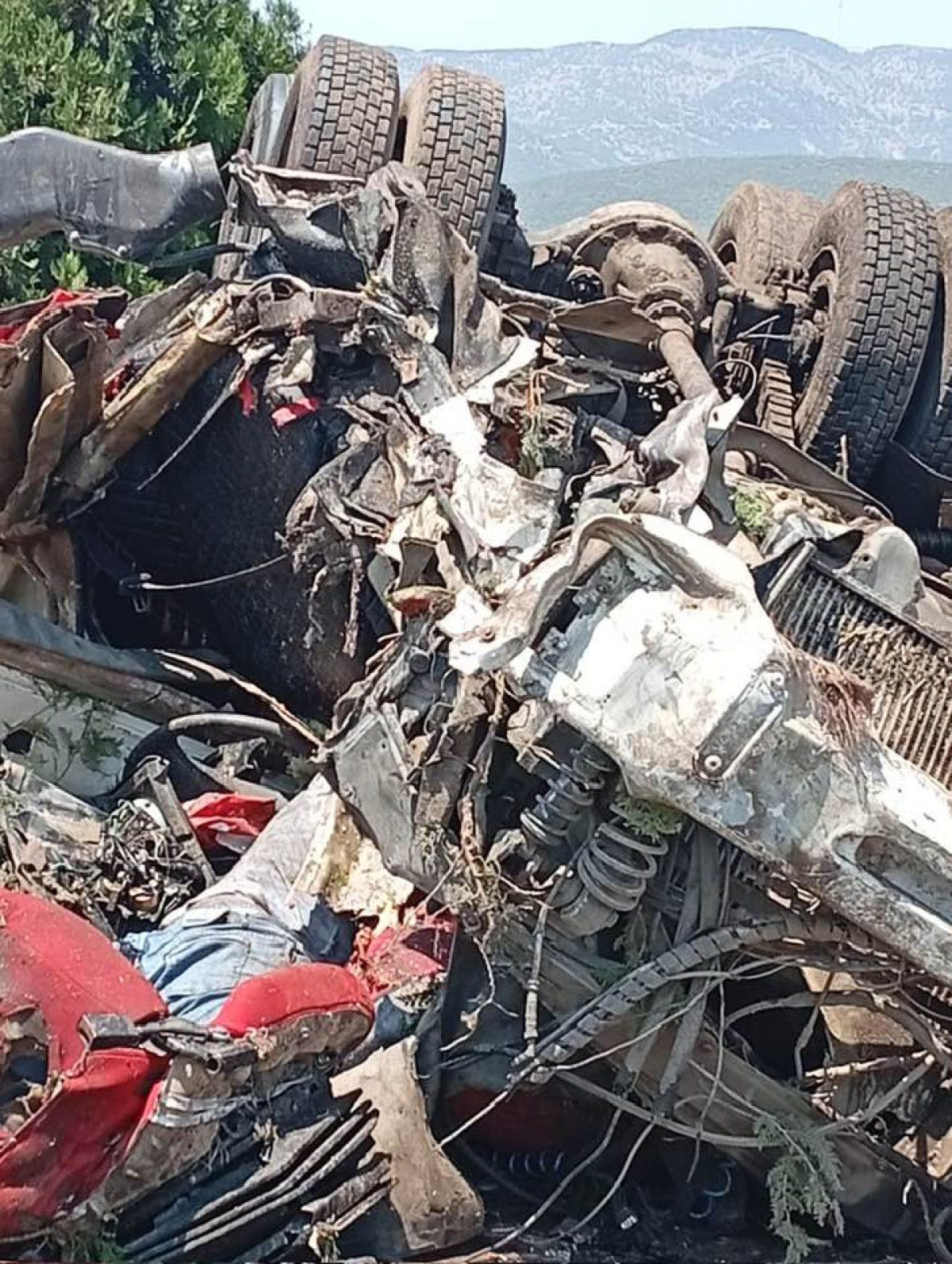 Gaziantep'te Tanker ve Çekici Çarpıştı: 2 Ölü