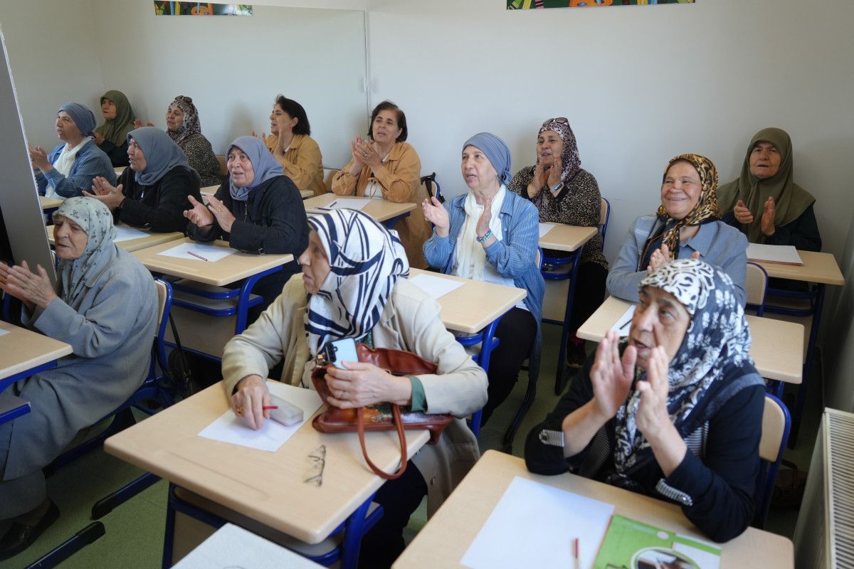 Gaziantep'teki Ninelerin Okuma Yazma Azmi Duygulandırıyor
