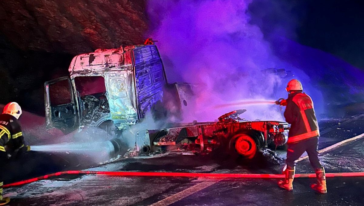 Şanlıurfa'da Akaryakıt Tankeri Devrildi, Yangın Çıktı
