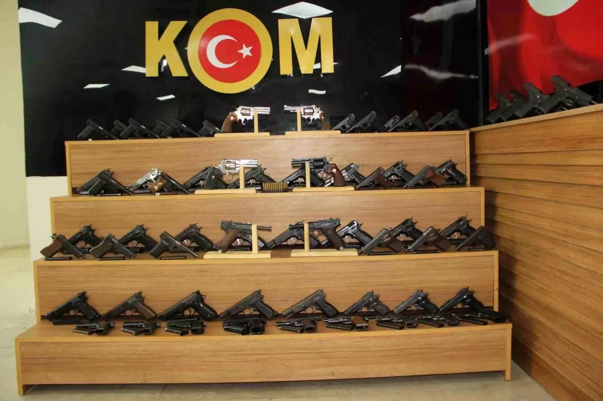 Şanlıurfa'da Ruhsatsız Silah Operasyonu: 65 Tabanca Ele Geçirildi