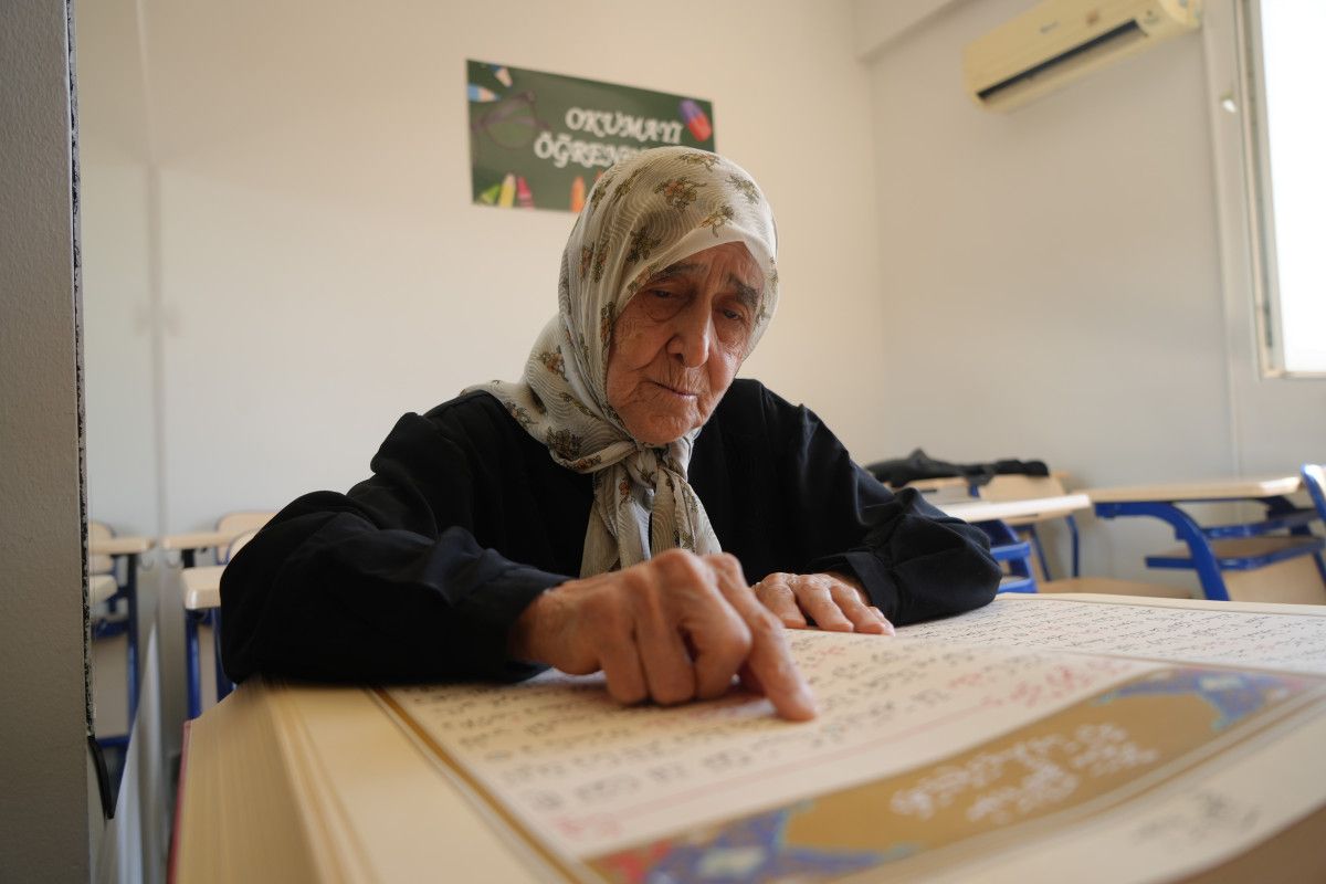 87 Yaşında Gaziantep'te Kur'an-ı Kerim Okumayı Başaran Fadile Tılfarlıgil'in İlham Veren Hikayesi