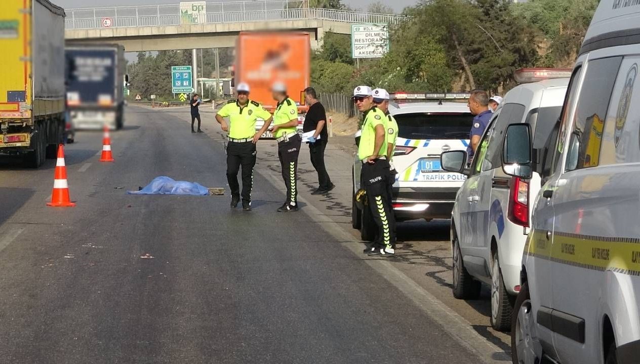 Adana Otoyolunda TIR'ın Çarptığı Yaya Hayatını Kaybetti