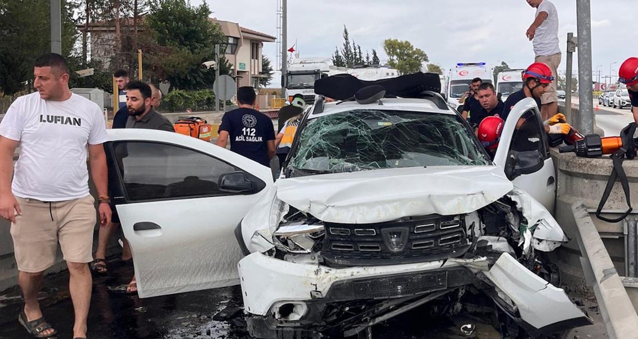 Adana'da Otoyol Gişelerinde Feci Kaza: 1 Ölü, 4 Yaralı