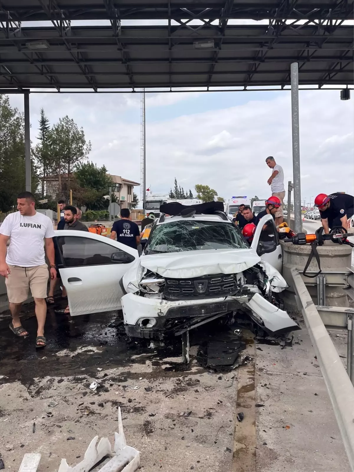 Adana'da Otoyol Kazası: Yaralı Sürücü Hastaneye Kaldırıldı