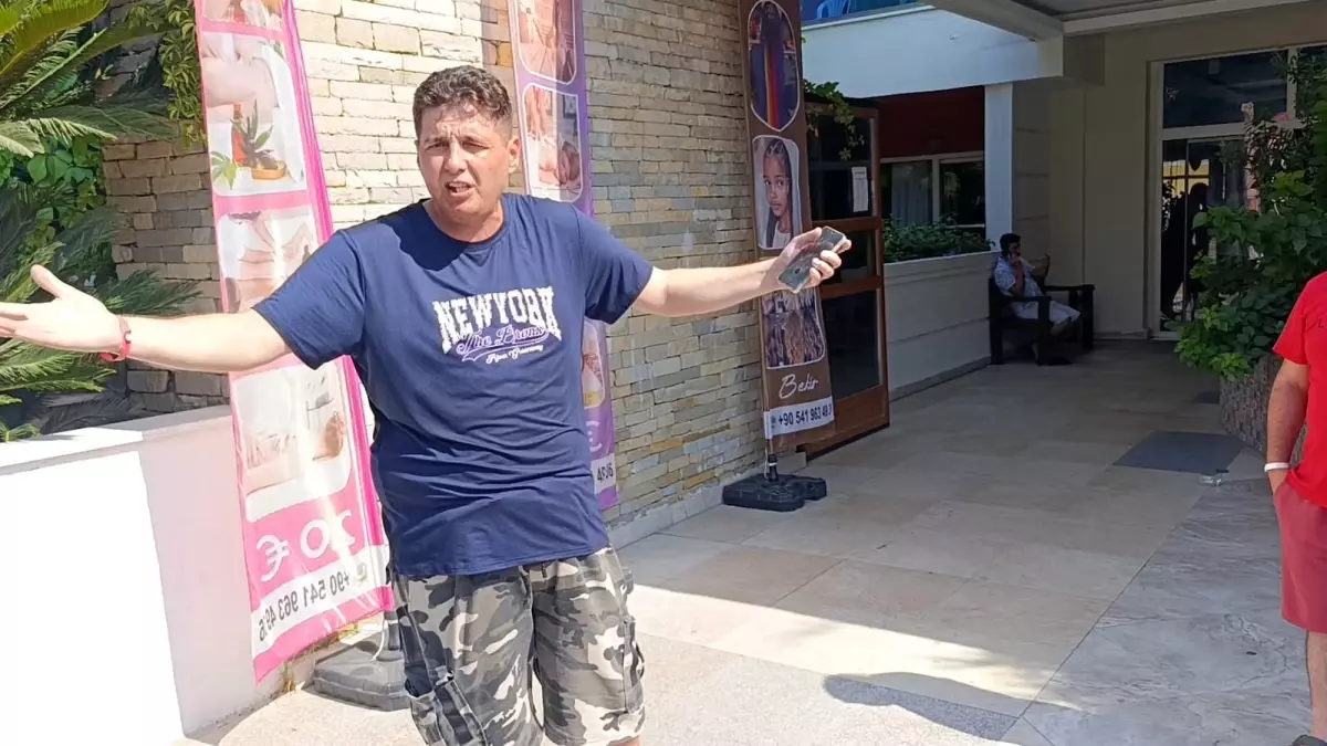 Antalya Evrenseki'de Maaş Krizi Nedeniyle Otel Çalışanları İş Bıraktı, Tatilciler Zor Anlar Yaşadı