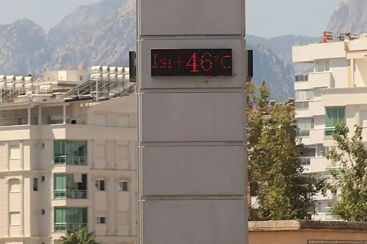Antalya'da Hava Sıcaklığı 46,6 Dereceye Ulaştı