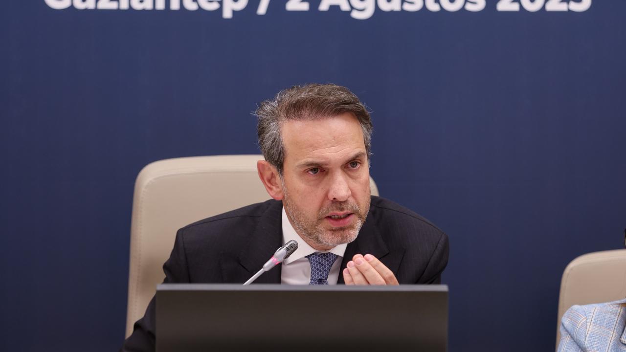 Bakan Bayraktar, Gaziantep'teki Elektrik Kesintileri İçin Çözüm Aradı