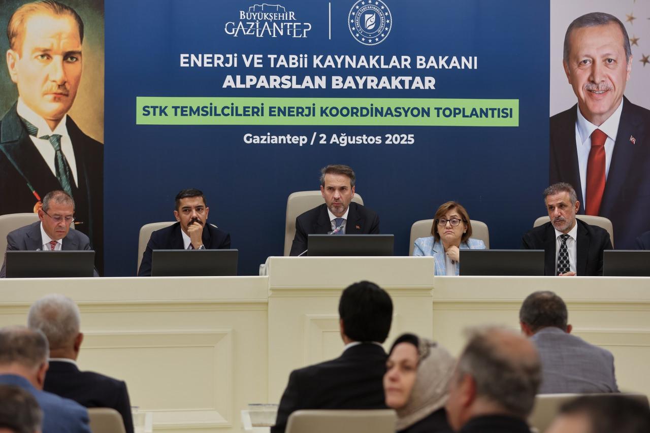 Bakan Bayraktar, Gaziantep'teki Elektrik Kesintileri İçin Çözüm Aradı