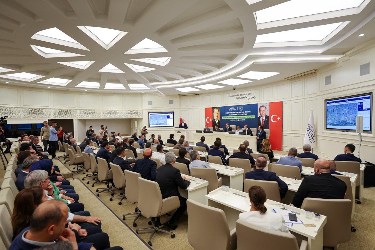 Bakan Bayraktar, Gaziantep'teki Elektrik Kesintileri İçin Çözüm Aradı