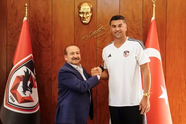Burak Yılmaz, Gaziantep FK'nın yeni teknik direktörü oldu