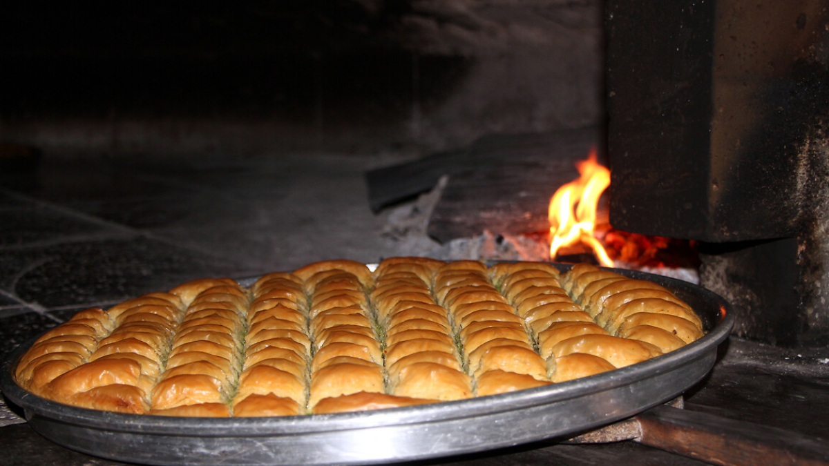 Dünyanın En Tanınan Türk Lezzetleri: Kebaplar ve Tatlılar