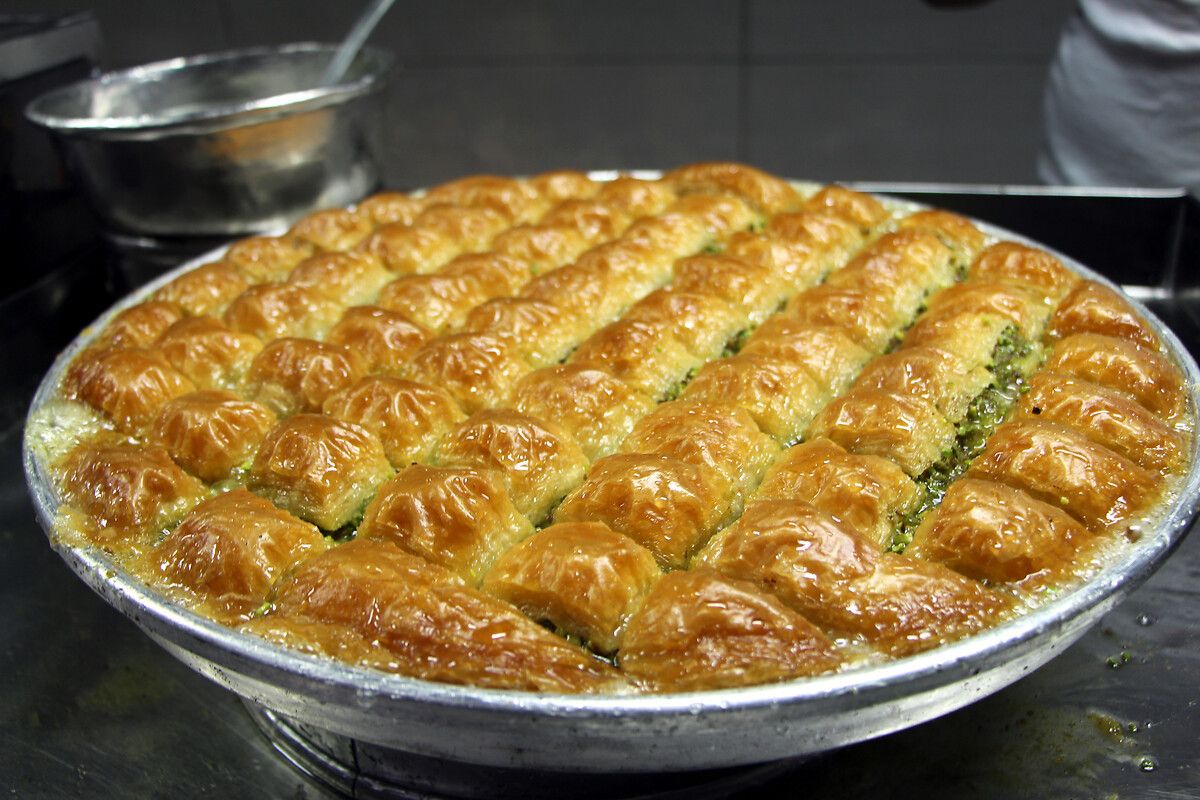 Dünyanın En Tanınan Türk Lezzetleri: Kebaplar ve Tatlılar