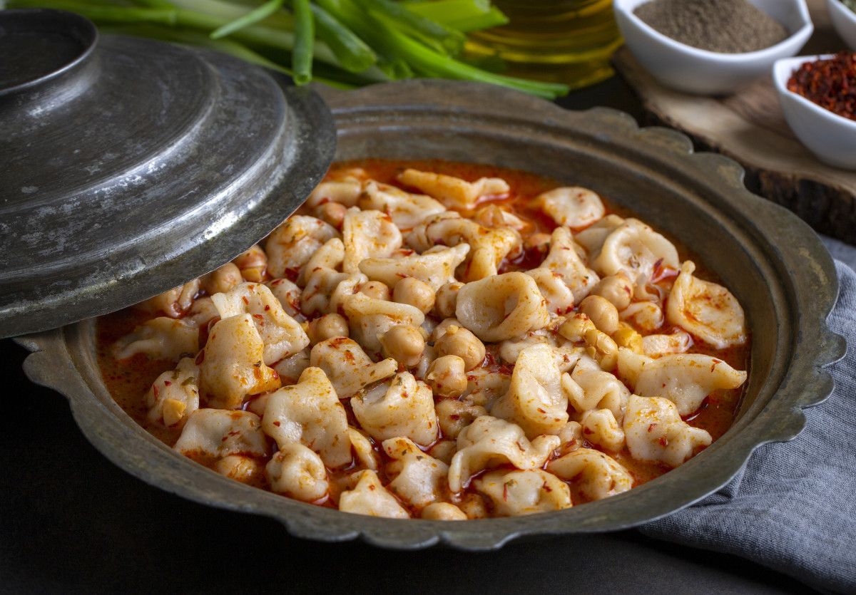 Dünyanın En Tanınan Türk Lezzetleri: Kebaplar ve Tatlılar