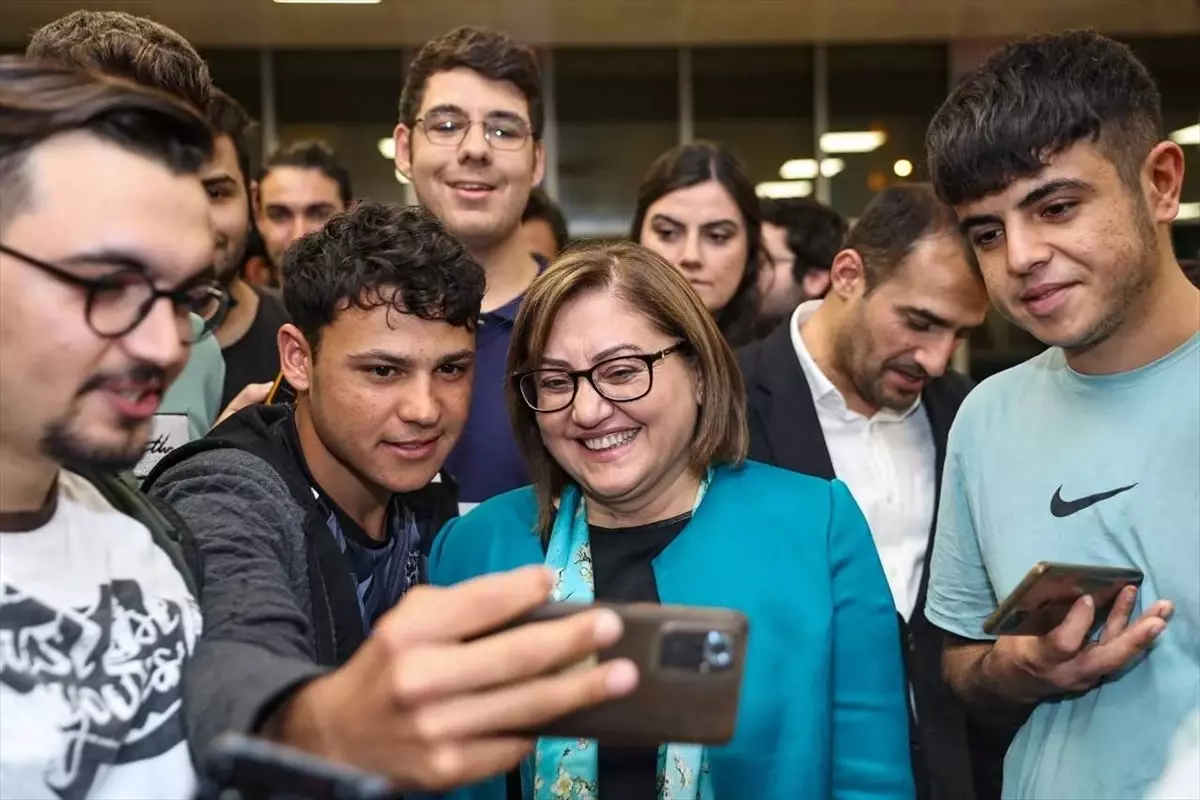 Fatma Şahin'den Öğrencilere Destek Müjdesi