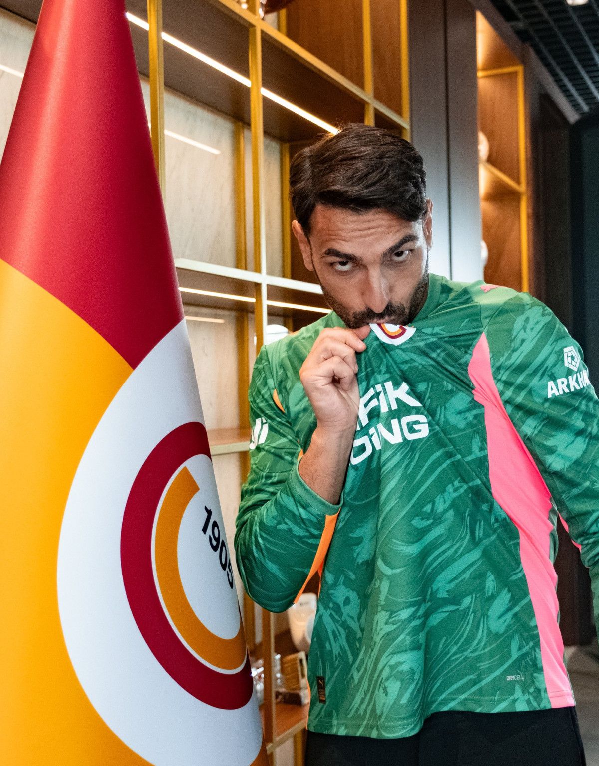 Galatasaray, Kaleci Günay Güvenç'in Sözleşmesini Uzattı