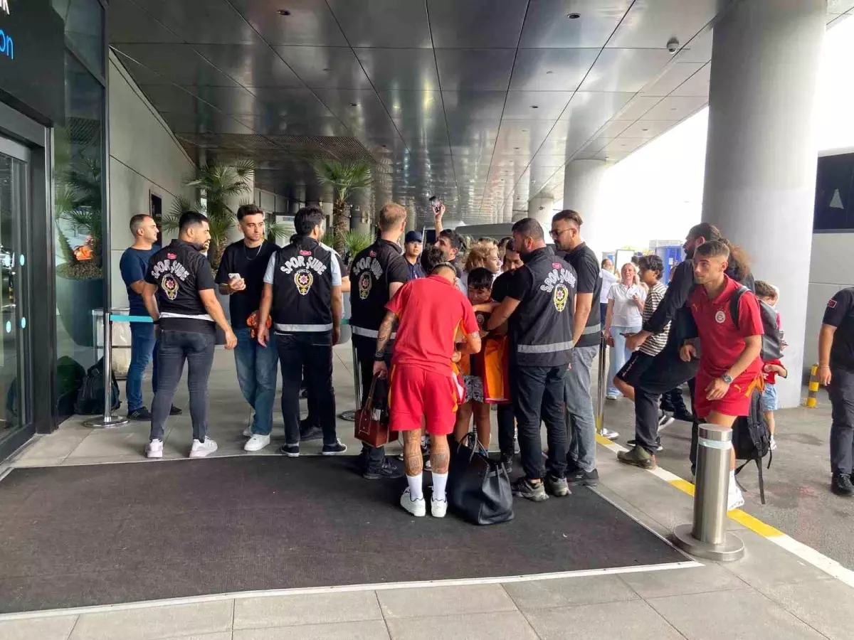 Galatasaray, Süper Lig'in Açılış Maçı İçin Gaziantep'e Gitti