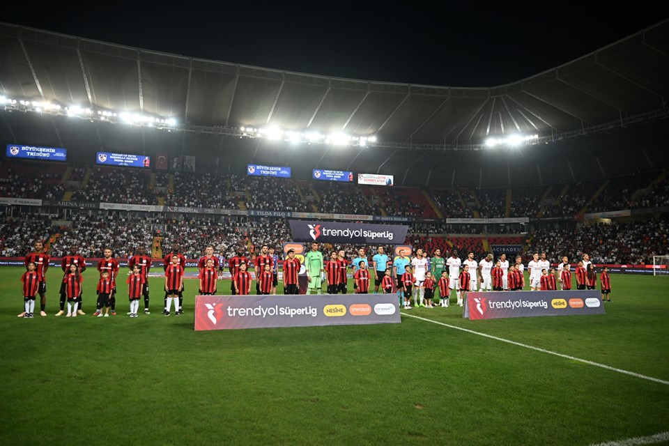 Galatasaray'da Günay Güvenç'ten Yeni Kaleciye Mesaj: 'Ben Savaşa Hazırım'