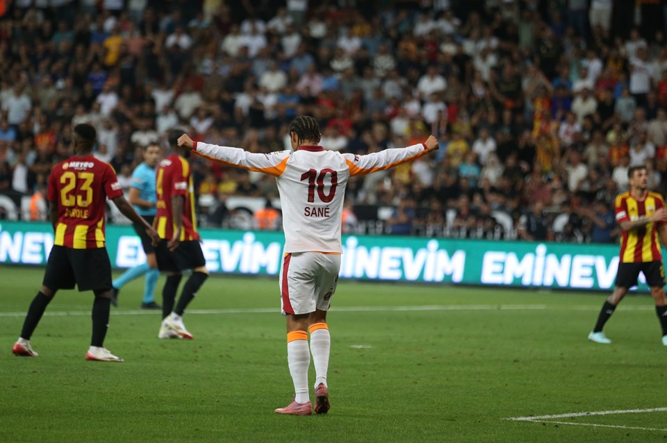 Galatasaray'ın 4 Gollü Zaferi ve Tarihe Geçen İlkler - Kayserispor Maçı Özeti