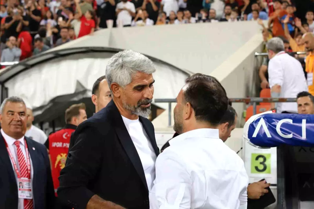 Gaziantep FK - Galatasaray Maçı Başladı