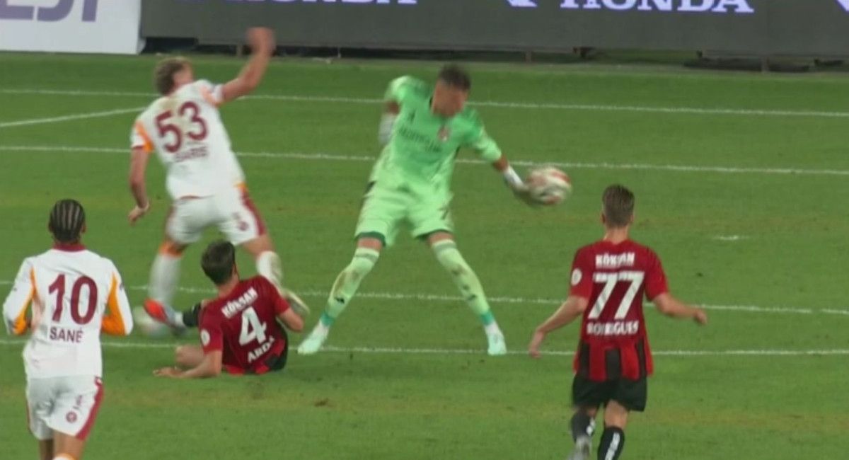 Gaziantep FK, Galatasaray Maçında Kırmızı Kart Gösterildi