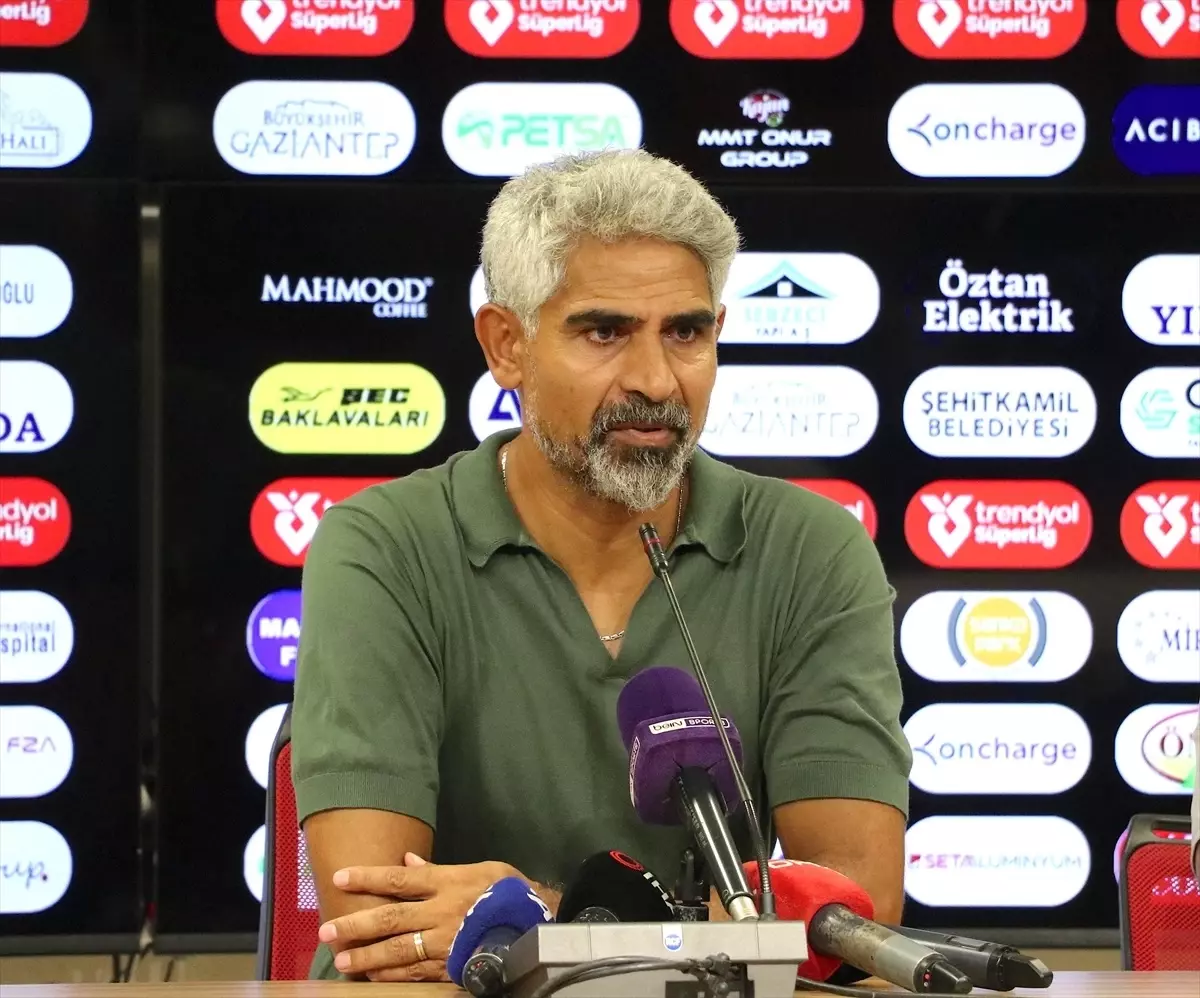 Gaziantep FK, Galatasaray'a 3-0 Yenildi: Teknik Direktör İsmet Taşdemir Açıklamalarda Bulundu