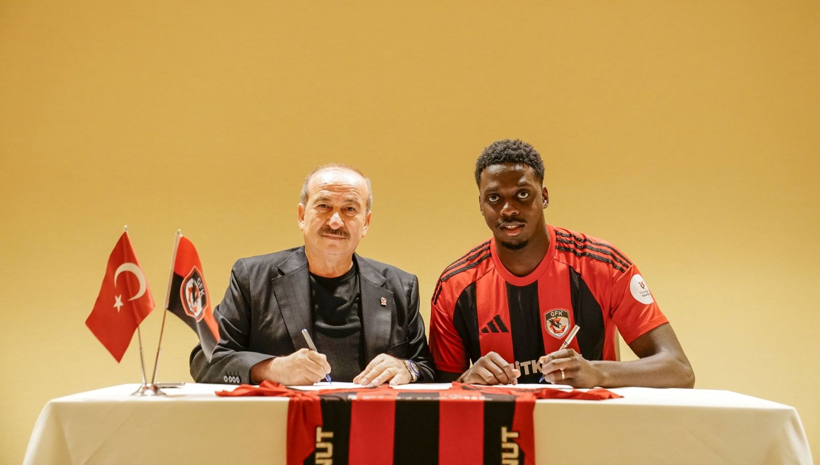 Gaziantep FK İmzaları Atıyor: Muhammed Bayo 1 Yıllığına Kiralandı