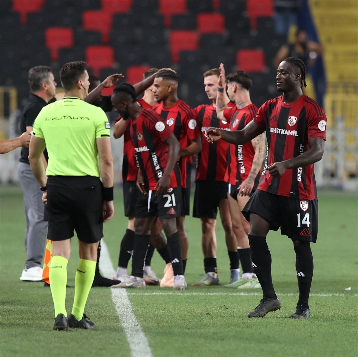 Gaziantep FK, Süper Lig'deki İlk Galibiyetini Burak Yılmaz Yönetiminde Aldı