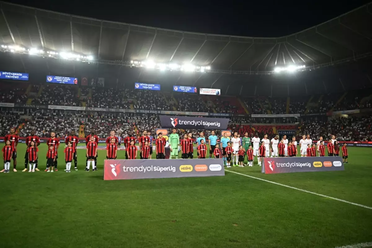 Gaziantep FK'da Salem M'Bakata Sezonu Kapattı