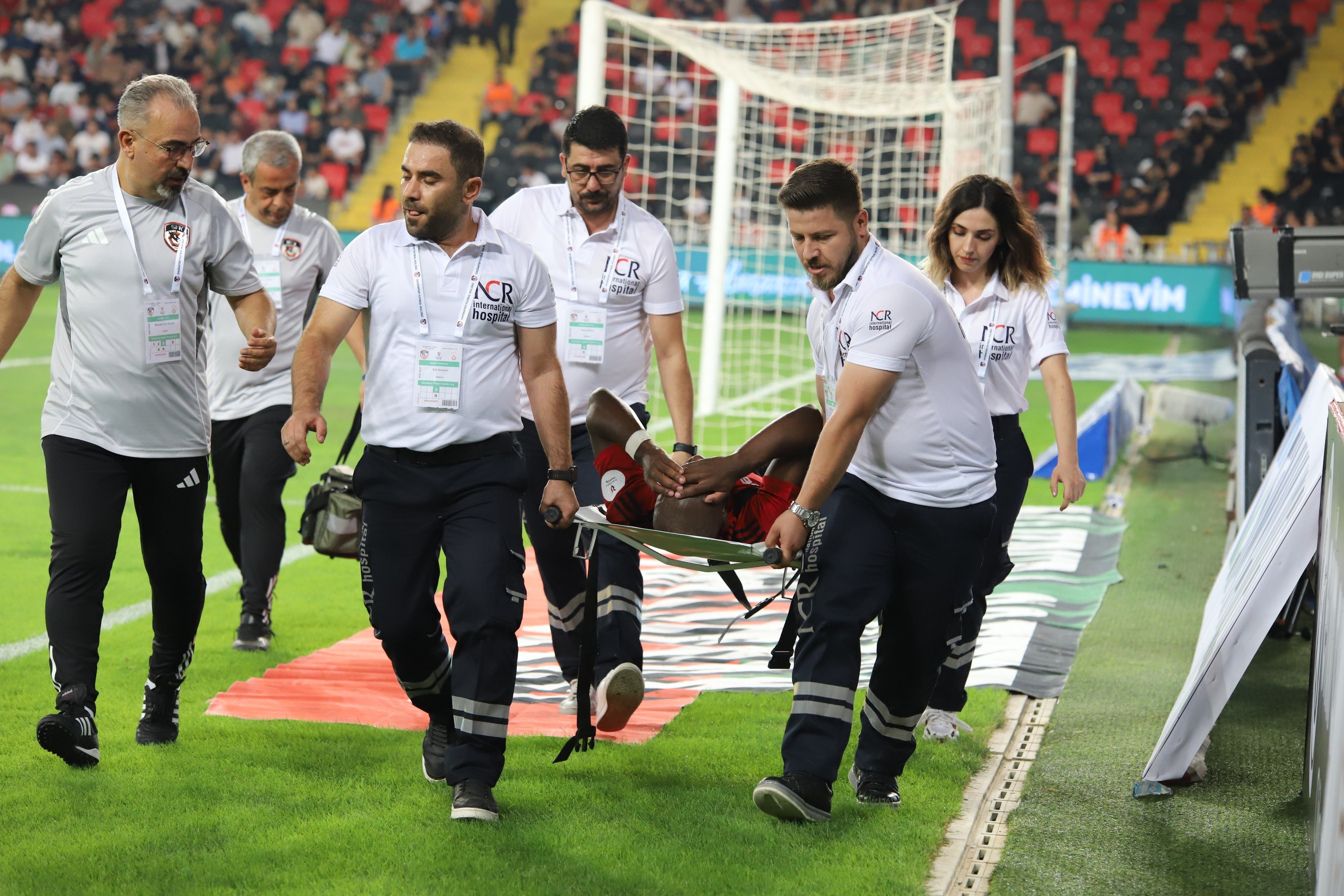 Gaziantep FK'nın Mbakata'sından Kötü Haber: Çapraz Bağ Sakatlığı